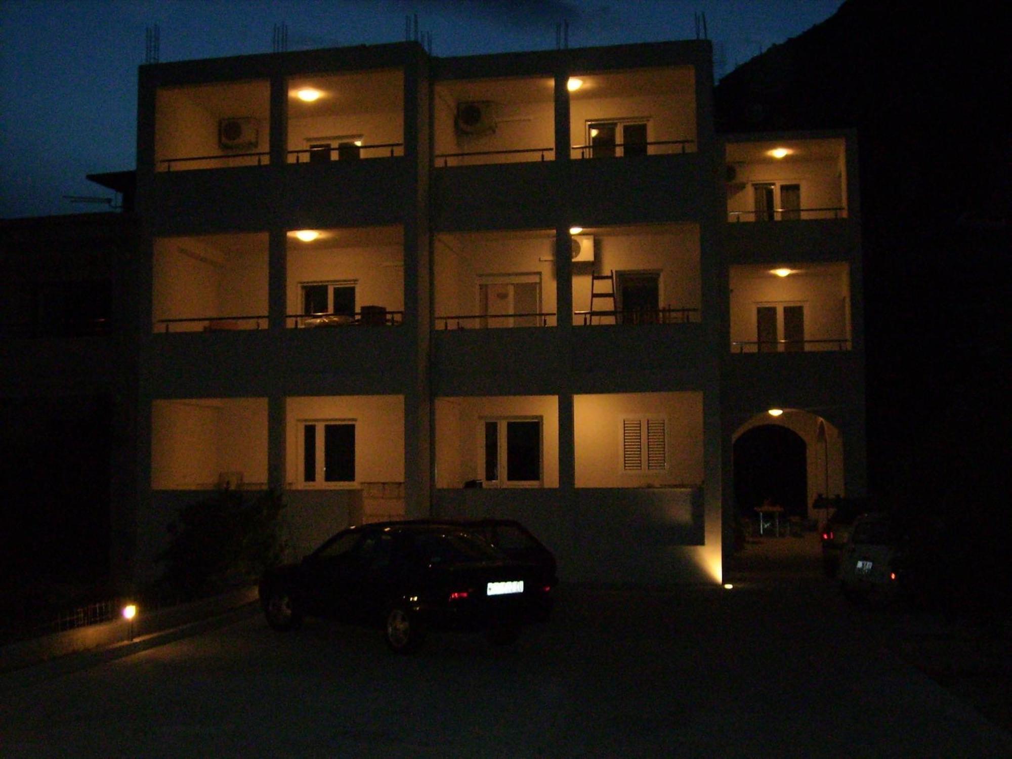 Apartments Ante Omis Bagian luar foto