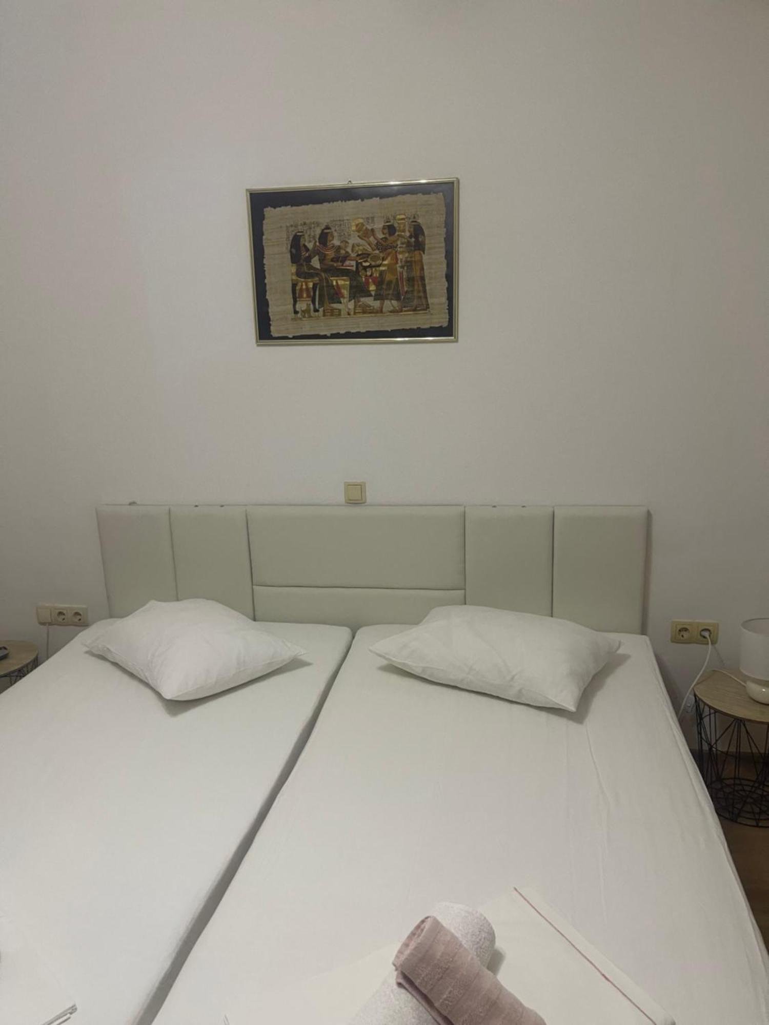 Apartments Ante Omis Bagian luar foto