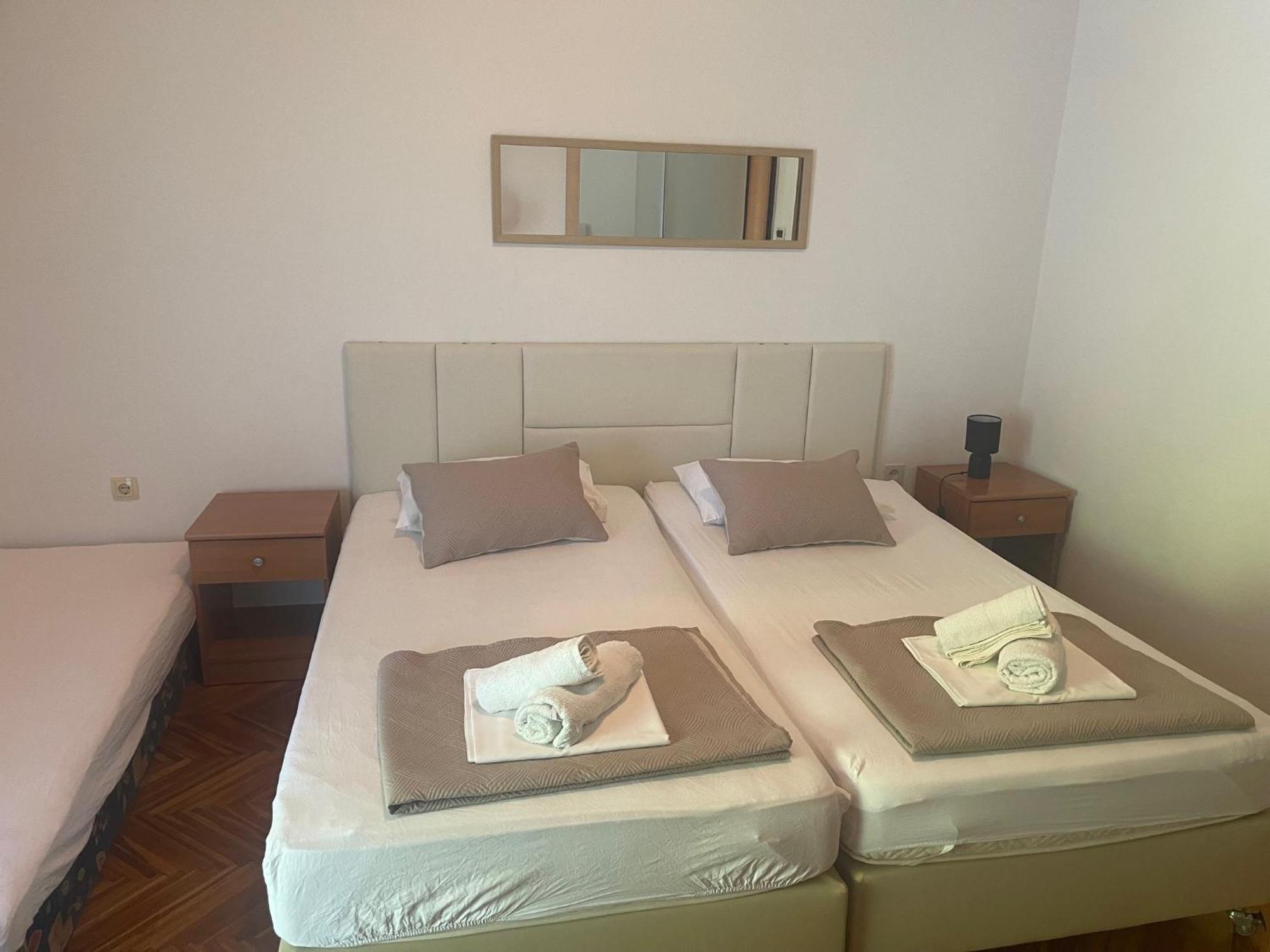 Apartments Ante Omis Bagian luar foto