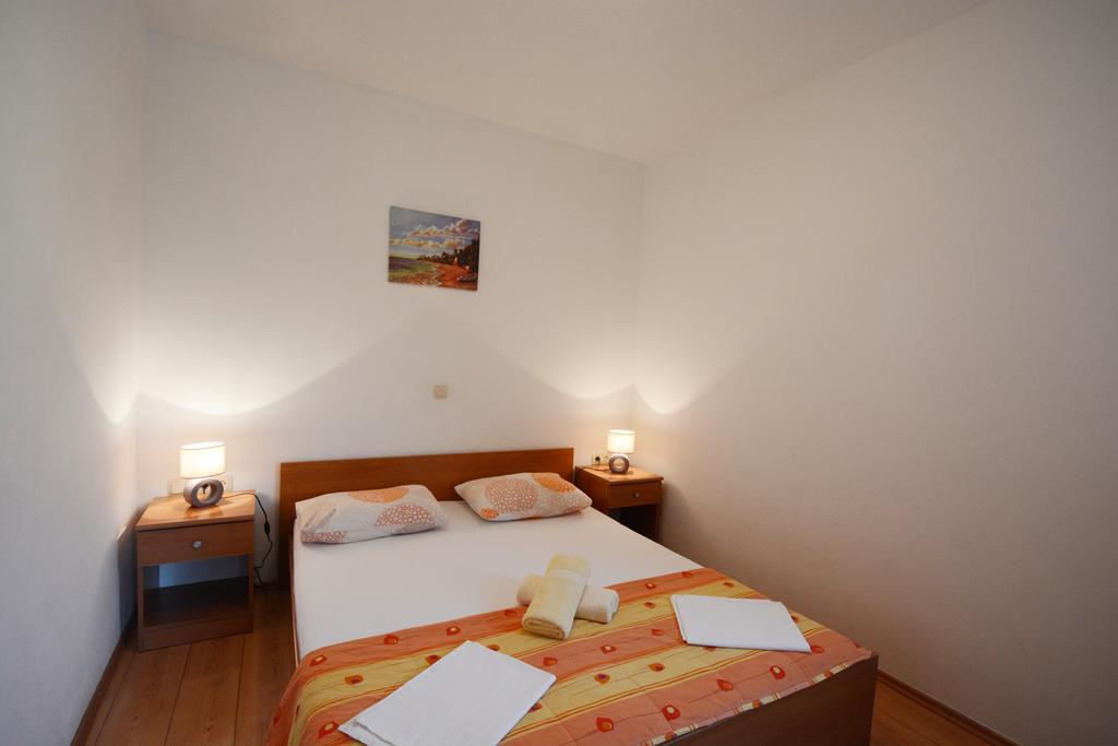 Apartments Ante Omis Bagian luar foto