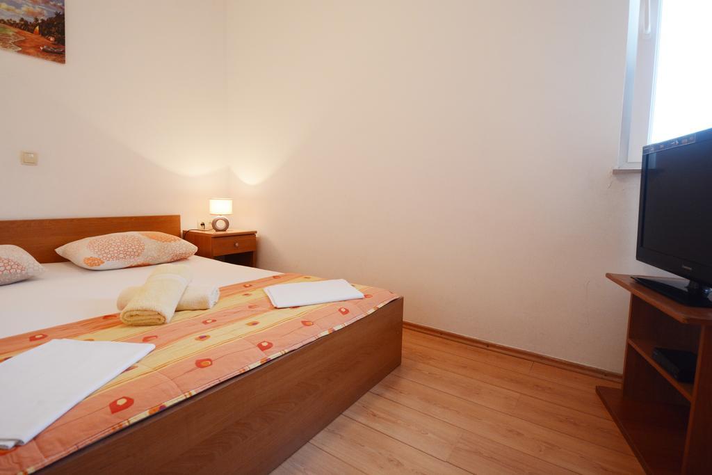 Apartments Ante Omis Bagian luar foto