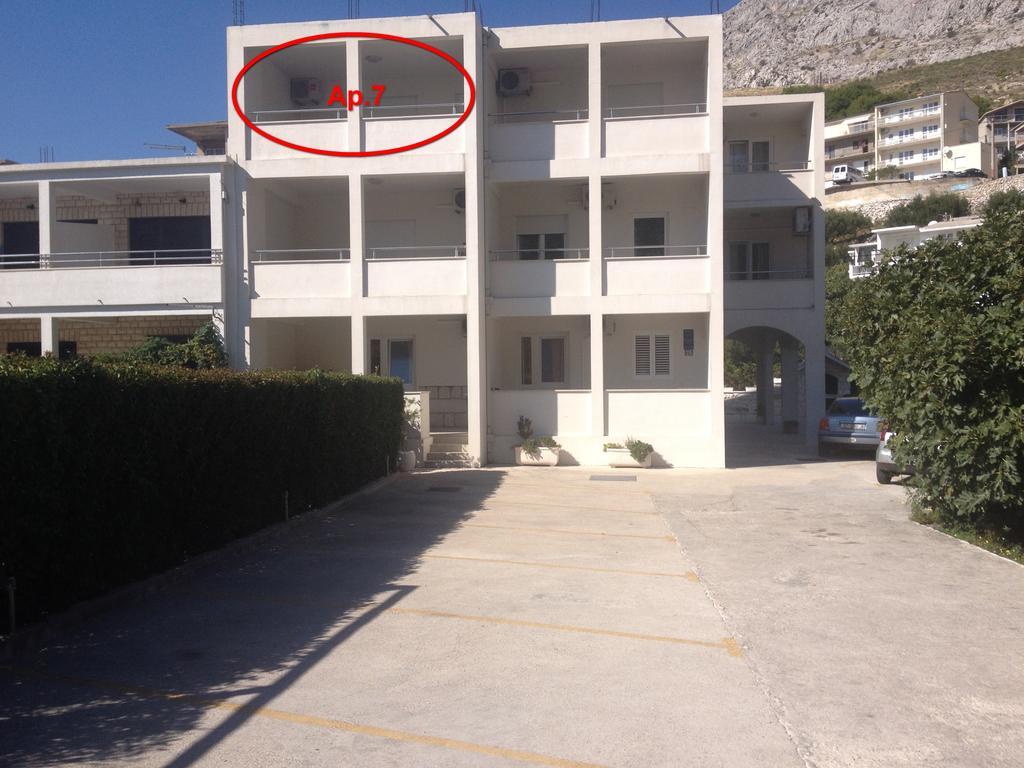 Apartments Ante Omis Bagian luar foto