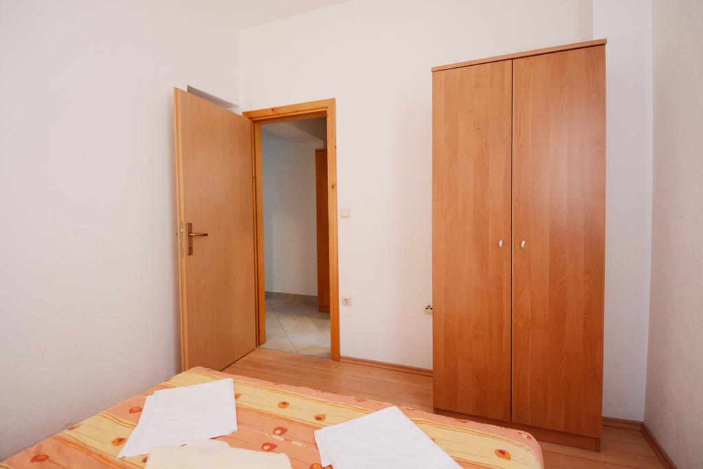 Apartments Ante Omis Bagian luar foto