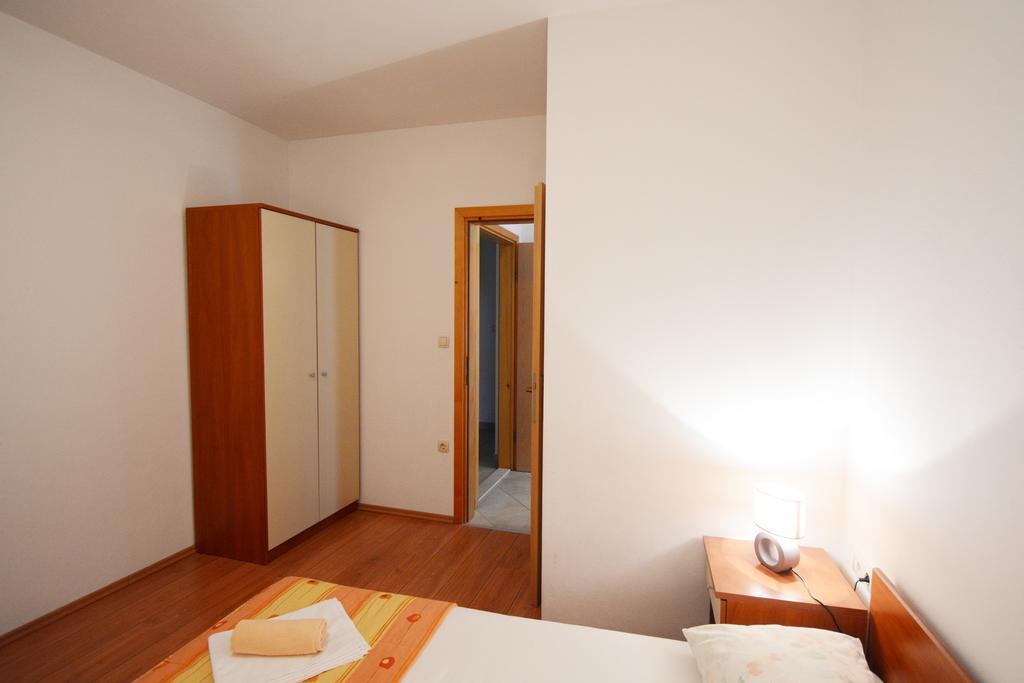 Apartments Ante Omis Bagian luar foto