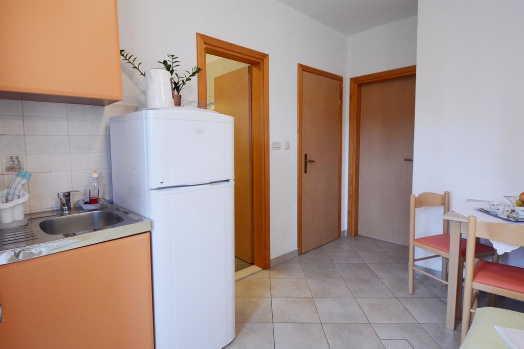 Apartments Ante Omis Bagian luar foto