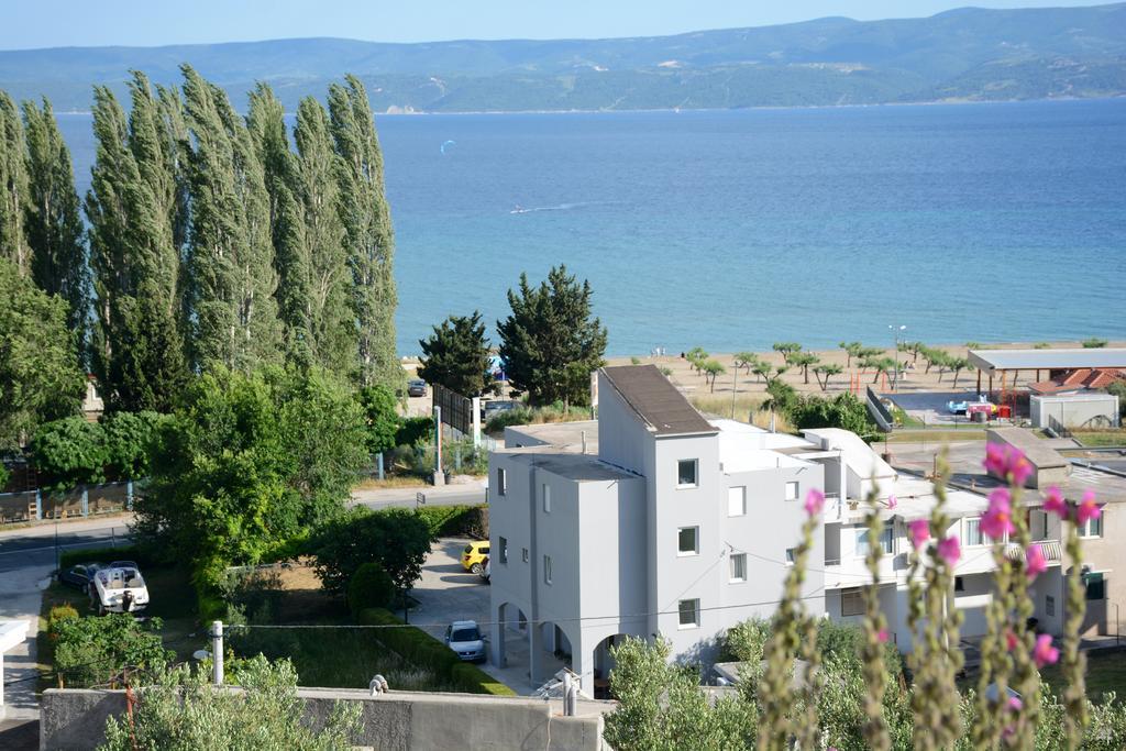 Apartments Ante Omis Bagian luar foto