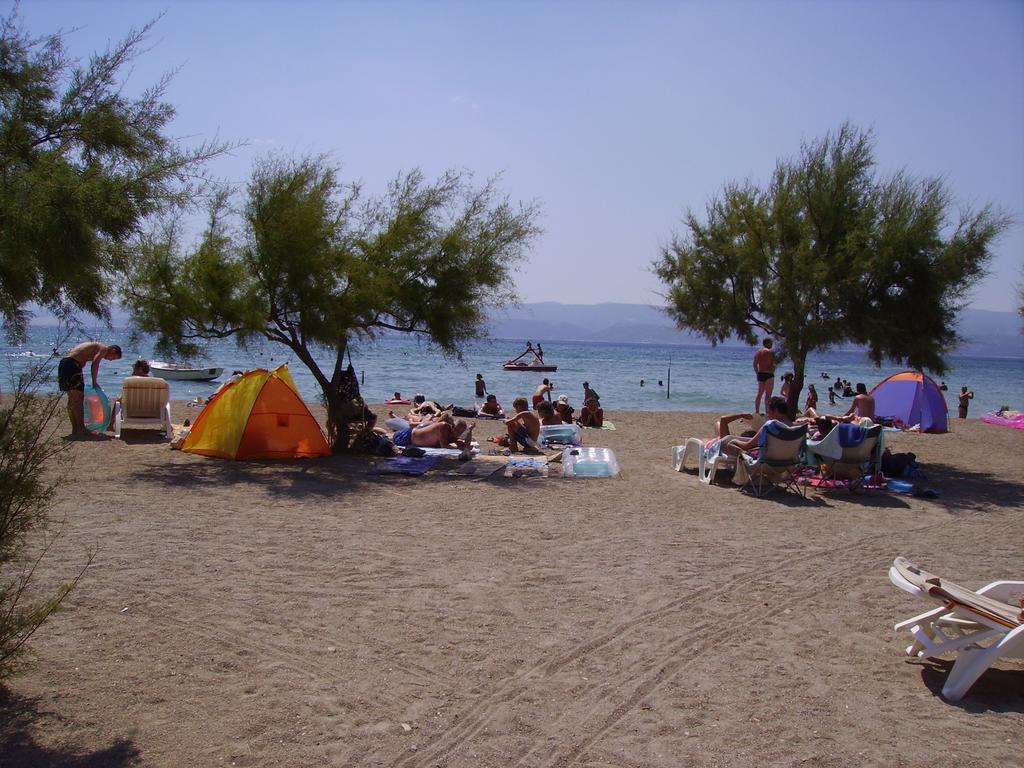 Apartments Ante Omis Bagian luar foto
