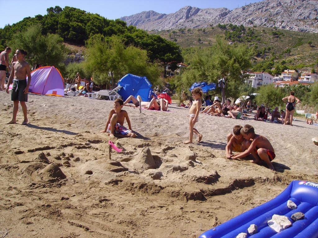 Apartments Ante Omis Bagian luar foto
