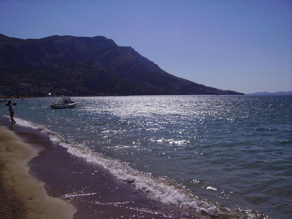 Apartments Ante Omis Bagian luar foto