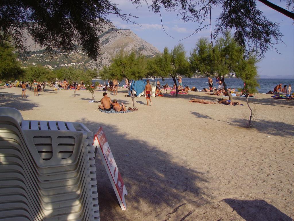 Apartments Ante Omis Bagian luar foto