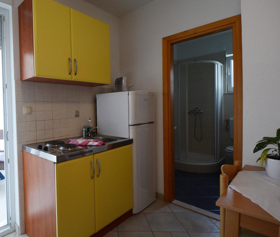 Apartments Ante Omis Bagian luar foto