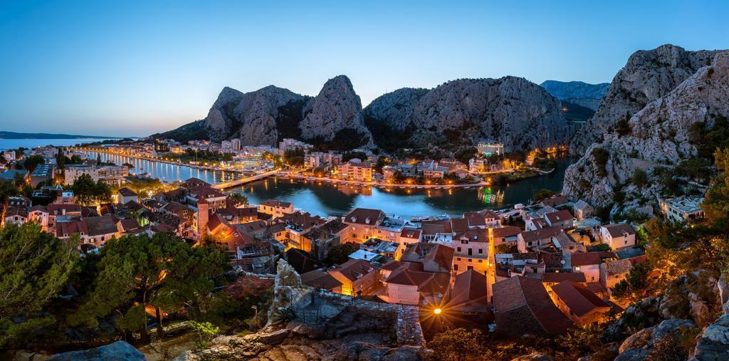 Apartments Ante Omis Bagian luar foto