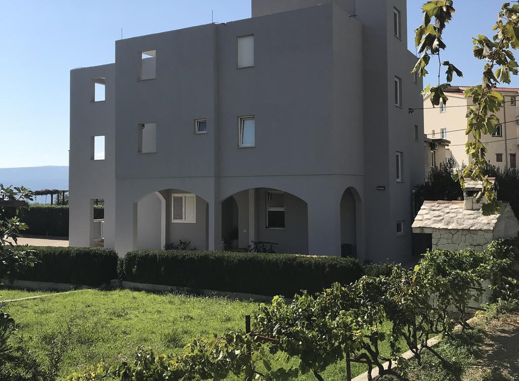 Apartments Ante Omis Bagian luar foto