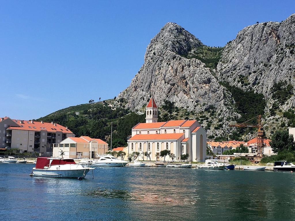 Apartments Ante Omis Bagian luar foto